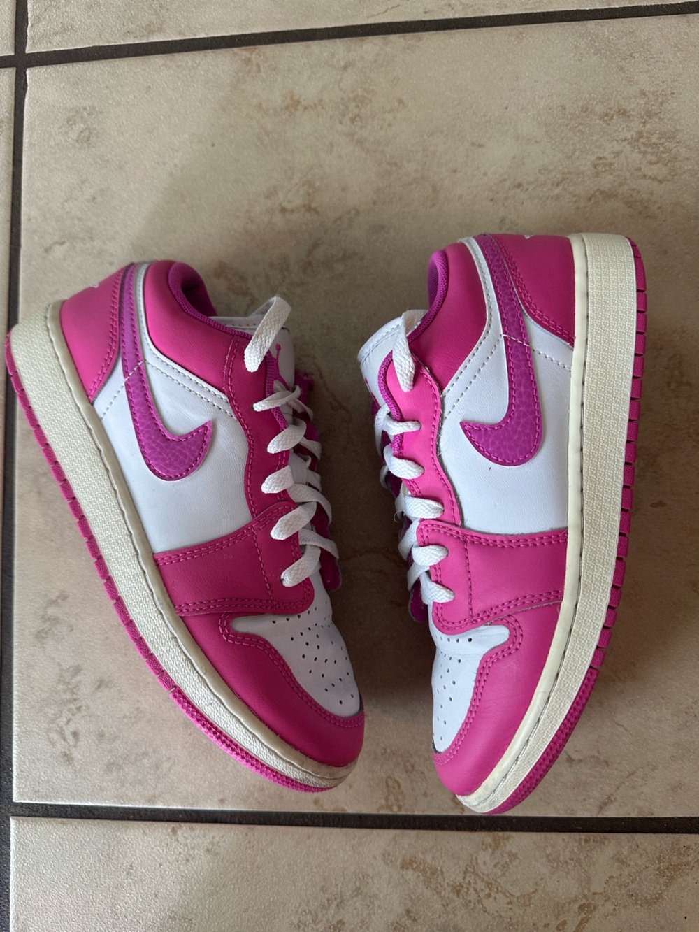Nike Air Jordan 1 Low SE Fierce Pink White Kids Youth Size 4.5Y FV8486-600
